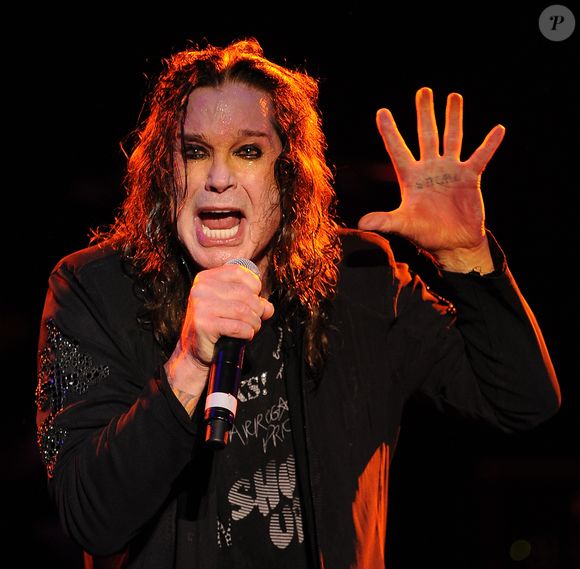 Ozzy Osbourne, apesar da desaceleração, continuava fazendo shows pelo mundo