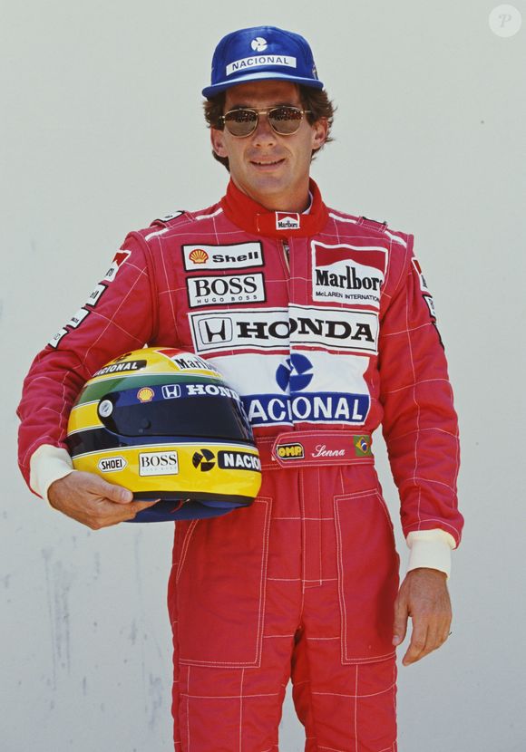 Ayrton Senna refletiu: 'Tudo o que consegui foi através de dedicação, perseverança e muito desejo de atingir meus objetivos, de vitória na vida'