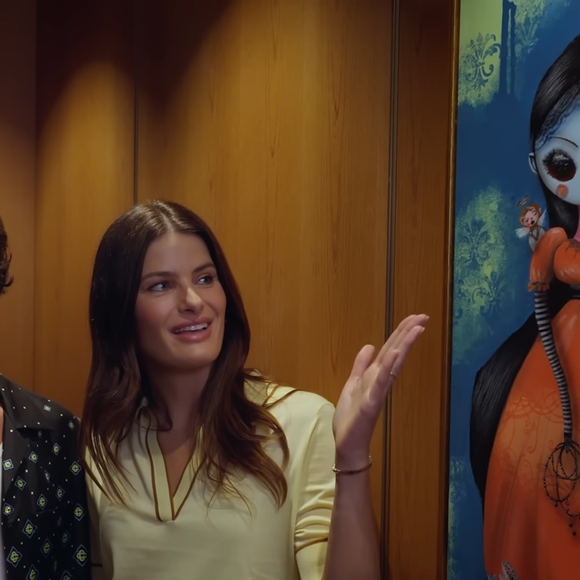 Pela primeira vez, Isabeli Fontana e Di Ferrero vivem sozinhos, já que os filhos da modelo, Zion e Lucas, passaram a morar em um apartamento no prédio em frente