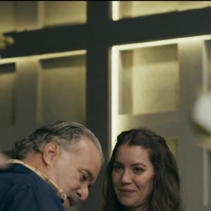 Francesca (Nathalia Dill) se aproxima do filho Joel (Ricardo Teodoro) e provoca momento emocionante em 'Quem Ama Cuida'