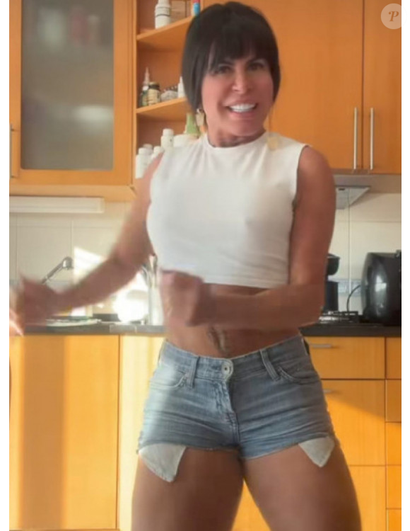 Durante participação no Jornal dos Famosos, da LeoDias TV, Gretchen revelou que se submeteu a uma blefaroplastia, cirurgia plástica realizada nas pálpebras para remover o excesso de pele, gordura ou flacidez que pode causar aparência de cansaço, envelhecimento ou até prejudicar a visão.