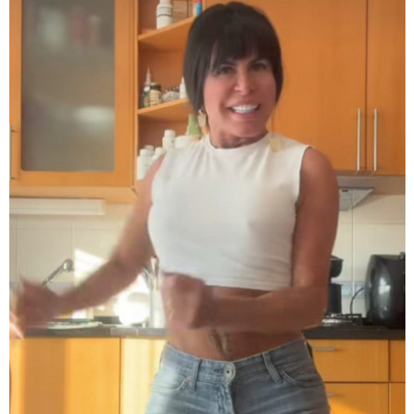 Durante participação no Jornal dos Famosos, da LeoDias TV, Gretchen revelou que se submeteu a uma blefaroplastia, cirurgia plástica realizada nas pálpebras para remover o excesso de pele, gordura ou flacidez que pode causar aparência de cansaço, envelhecimento ou até prejudicar a visão.