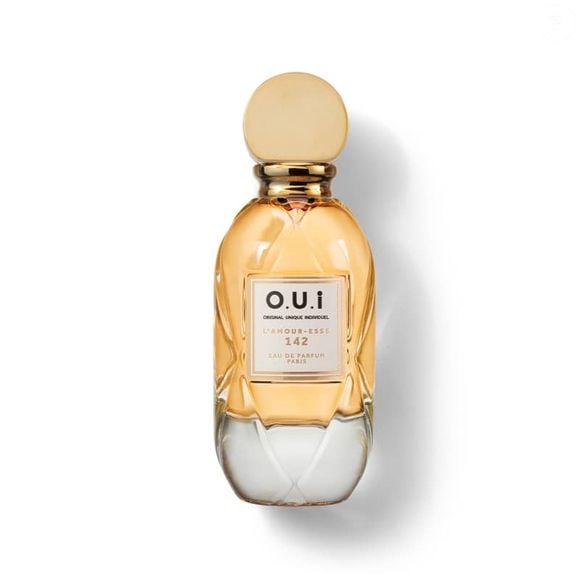 Com flor de laranjeira, ylang-ylang, sândalo e musk, o O.U.i L'Amour-Esse 142 aposta em uma composição floral branca envolvente. Segundo a descrição do produto, a fragrância é assinada pelo perfumista francês Fabrice Pellegrin e leva L'Essence de Grasse, óleo essencial criado a partir de cinco colheitas de Grasse, na França