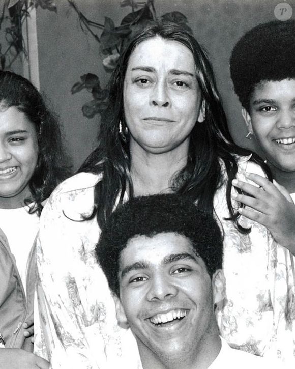Preta Gil era irmã de Maria Gil e de Pedro Gil, músico e que faleceu vítima de um trágico acidente em 1990.