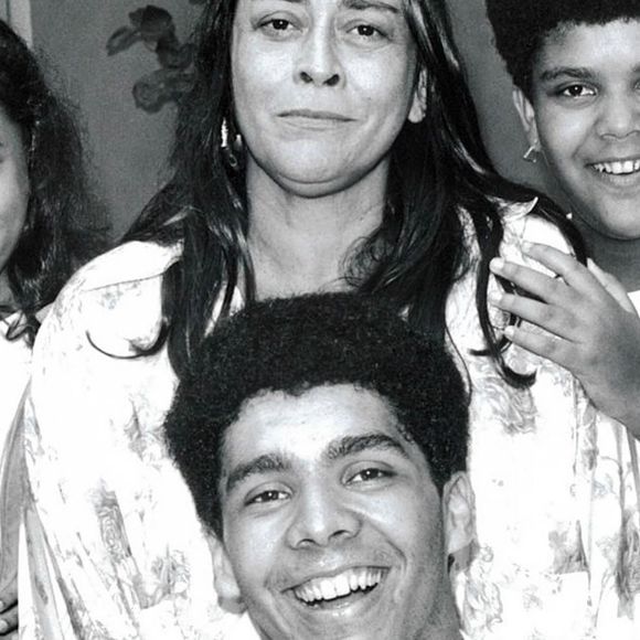 Preta Gil era irmã de Maria Gil e de Pedro Gil, músico e que faleceu vítima de um trágico acidente em 1990.