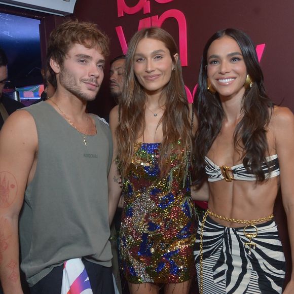 Sasha Meneghel escolheu um vestido curtinho e brilhoso da grife espanhola Annie’s Ibiza