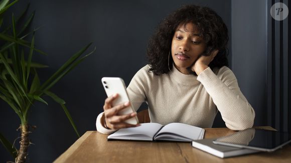 Um dos achados mais interessantes da pesquisa foi que o maior impacto negativo não decorre apenas do tempo de uso da internet, mas também do ambiente social em que esse uso acontece