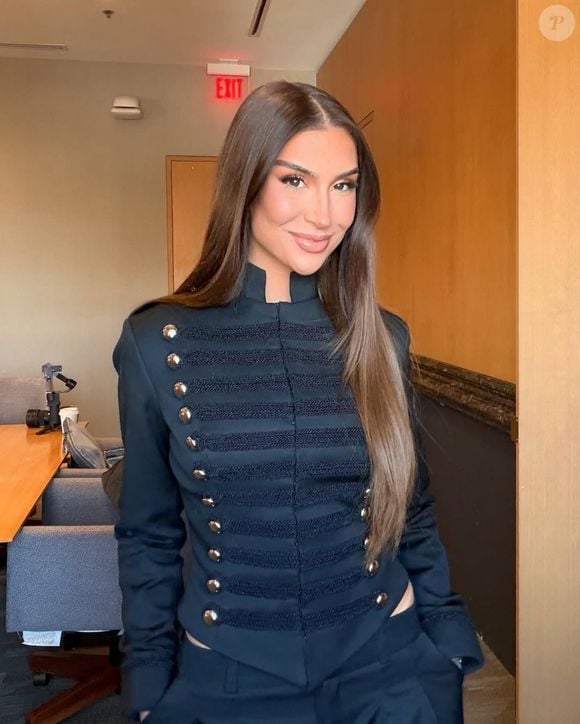 A influenciadora Bianca Andrade, conhecida como Boca Rosa, chamou atenção durante evento em Harvard ao apostar em um look alinhado à estética militar fashionista que virou tendência entre celebridades e influenciadoras