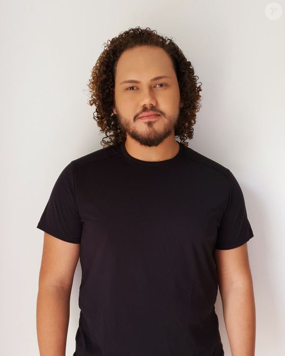 Vitor Dumont tinha apenas 25 anos e, desde os 13, estudava teatro musical, além de ser formado em Relações Públicas