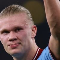 Aos 26 anos, Erling Haaland entra no mercado imobiliário de luxo em Abu Dhabi: junto com o pai, Alf-Inge Haaland, jogador do Manchester City investe fortuna em empreendimento que pode custar até R$ 54 milhões; especialista aponta 'relação afetiva': 'Constrói desejo e permanência'