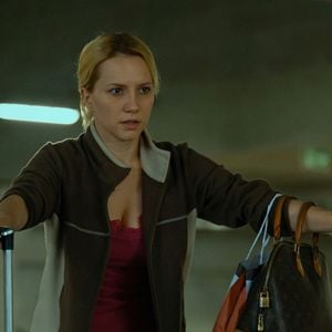 Atriz de 'Elize: Sombras de uma Mulher' revelou como o acompanhamento psiquiátrico foi essencial para construir a personagem