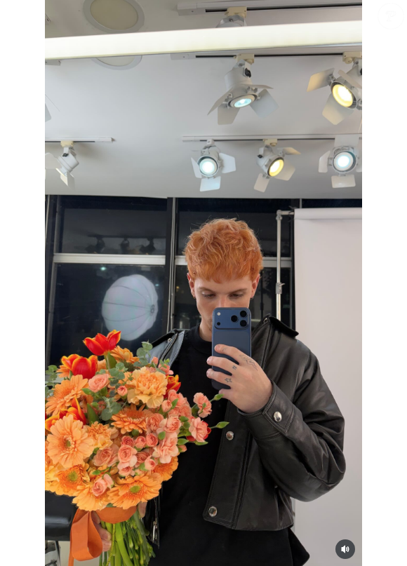 Juliano Floss mudou seu visual recentemente e apareceu com o cabelo ruivo, o que deixou muita gente impressionada