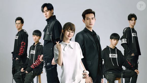 'Vai, Cara de Lula!': uma estudante de TI que não tem sorte no amor é apaixonada por Hang Shang Yan, um famoso jogador