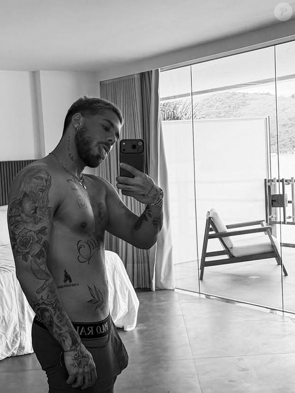 Zé Felipe exibiu um volume na cueca e chamou atenção dos internautas