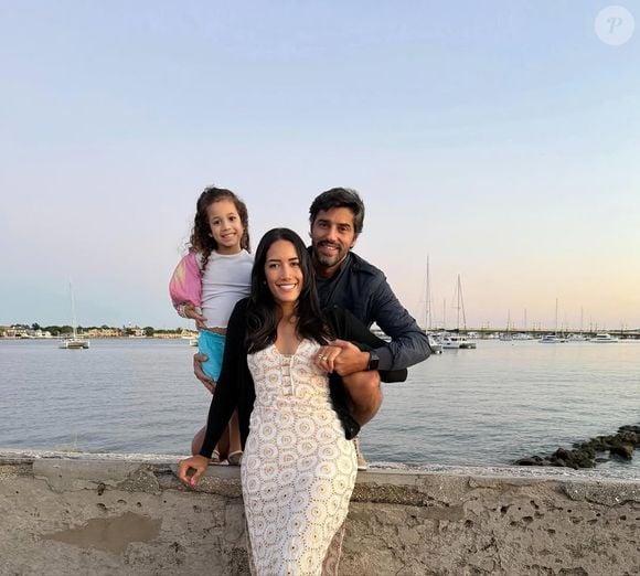 Priscilla Monroy, mulher de Cowboy, do 'BBB 26', afirmou que ela e a filha são cidadãs americanas: 'Falar sobre deportação e denúncia como se fosse uma brincadeirinha de torcida é realmente não ter noção da realidade de milhares de famílias que sofrem muito com isso'