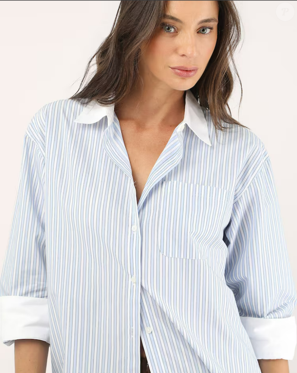 A camisa listrada da collab Silvia Braz + Riachuelo aposta em elegância clássica com detalhes modernos