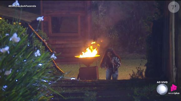 Carol Lekker contraria enquetes e continua em A Fazenda 2025