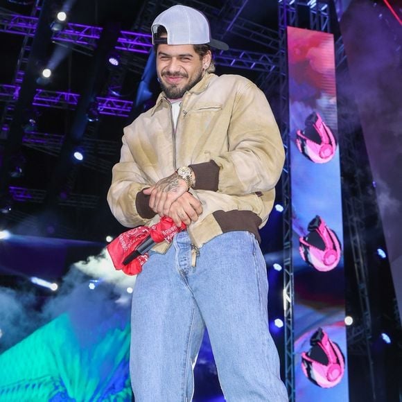 Em um momento da apresentação, Zé Felipe pediu para que os fãs se relacionassem apenas com pessoas intensas