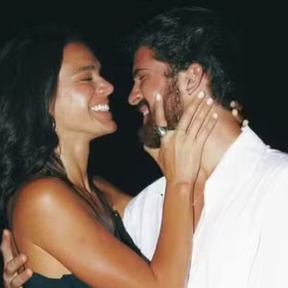 Durante a festa de aniversário, surgiram especulações sobre a ausência de Bruna em registros fotográficos com a família de João. Alguns rumores sugeriram também que a atriz não se sentia à vontade com os familiares do namorado, mas essas alegações foram prontamente desmentidas nas redes sociais.