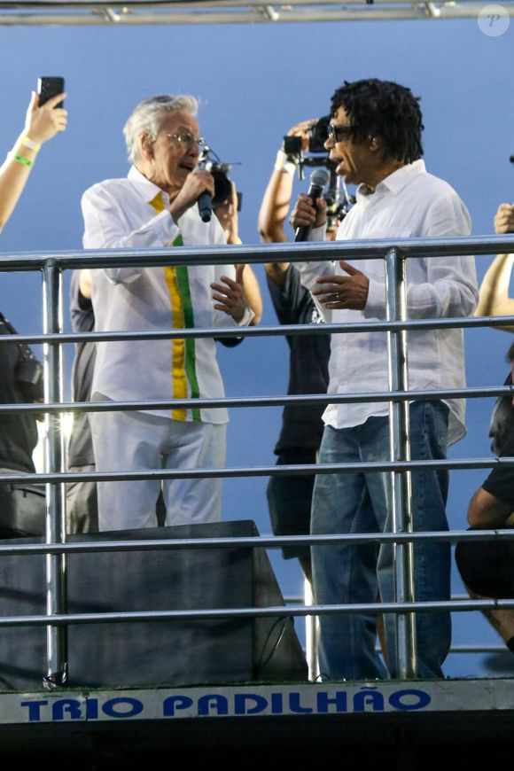 Caetano Veloso e Djavan cantaram juntos no Ato Musical pró-Lula