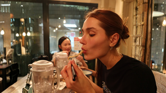 Matcha é o novo luxo engarrafado! O perfume da Mondepars inspirado no Japão, lançado no século XXI por Sasha Meneghel, se tornou minha nova obsessão quiet luxury; saiba o valor