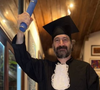 Além de ator, Caco Ciocler é formado em Biologia.