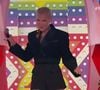 Xuxa marcou presença no palco do SBT neste domingo (23).