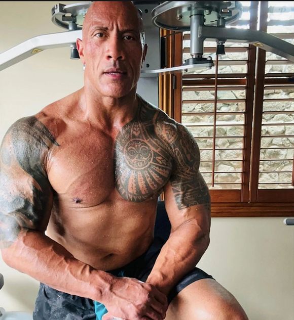 Resultado do combo de dietas e exercícios é um corpo extremamente definido de Dwayne Johnson