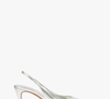 Agora, essa referência da Princesa Diana ganha nova vida com o modelo Scarpin Slingback Lexi Mid Couro Prata da Schutz