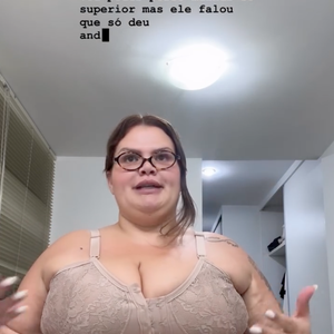 Thais Carla, com 50 kg a menos, revelou também estar usando cinta modeladora para ajudar com o excesso de pele
