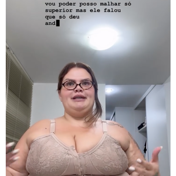 Thais Carla, com 50 kg a menos, revelou também estar usando cinta modeladora para ajudar com o excesso de pele