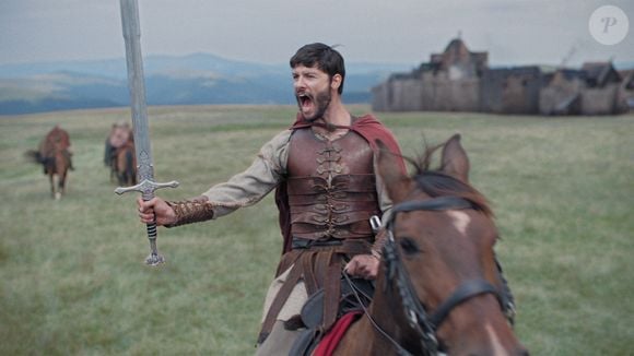 Com o passar do tempo, Merlin passa a tentar reunir territórios divididos e preparar o surgimento de um governante capaz de unificar a região