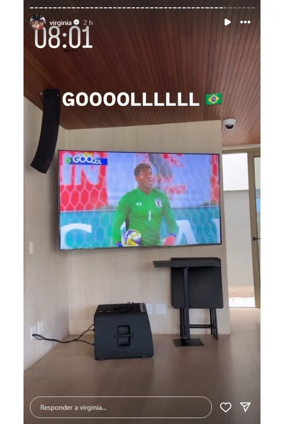 Virgínia acordou cedo para ver o amistoso do Brasil contra o Japão, comemorando os dois gols da Seleção canarinho