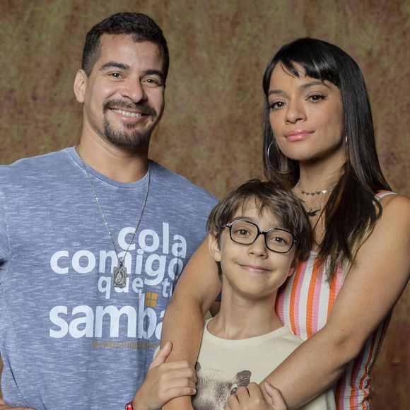 Vasco (Thiago Martins) ganhará dinheiro vendendo morango do amor e ajudará Lucimar e seu filho