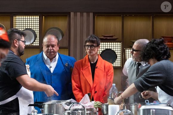 Os competidores foram divididos em duas equipes. No time laranja, sob o comando de Glória, ficaram também Daniela, Felipe B. e Elisa. Do outro lado, o time azul tinha Rodrigo como capitão, além de Dayse, Guilherme e Leonela