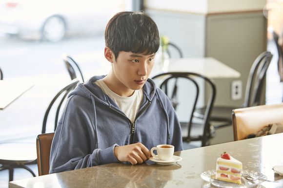 'Extracurricular': Oh Ji-soo vive como um aluno exemplar enquanto esconde uma atividade ilegal que sai do controle quando uma colega resolve participar