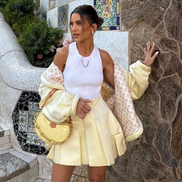 Os novos tênis New Balance cor algodão-doce que parecem delicados sapatos de escritório