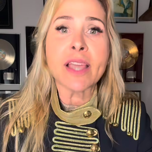 Andrea Sorvetão rebate Xuxa Meneghel, afirma que o rompimento entre as duas foi político e revela supostos episódios de preconceito entre Paquitas