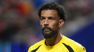 'Nunca vivi com meus pais': destaque absoluto em empate histórico de Cabo Verde com Espanha na Copa 2026, goleiro Vozinha, de 40 anos, superou tragédia familiar que lhe rendeu o apelido