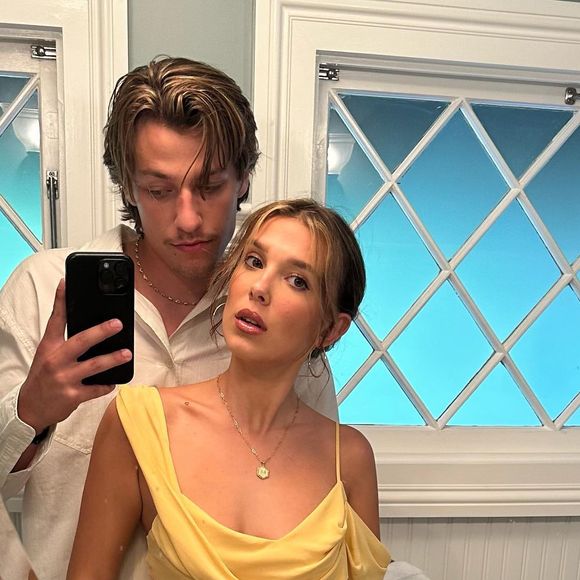 Millie Bobby Brown e o modelo Jake Bongiovi estão juntos desde 2021
