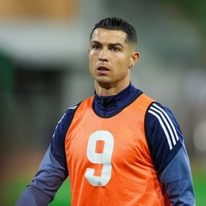 Cristiano Ronaldo teve seu jatinho monitorado durante a crise regional, mas imagens divulgadas pelo Al-Nassr indicam que o jogador seguiu em Riade