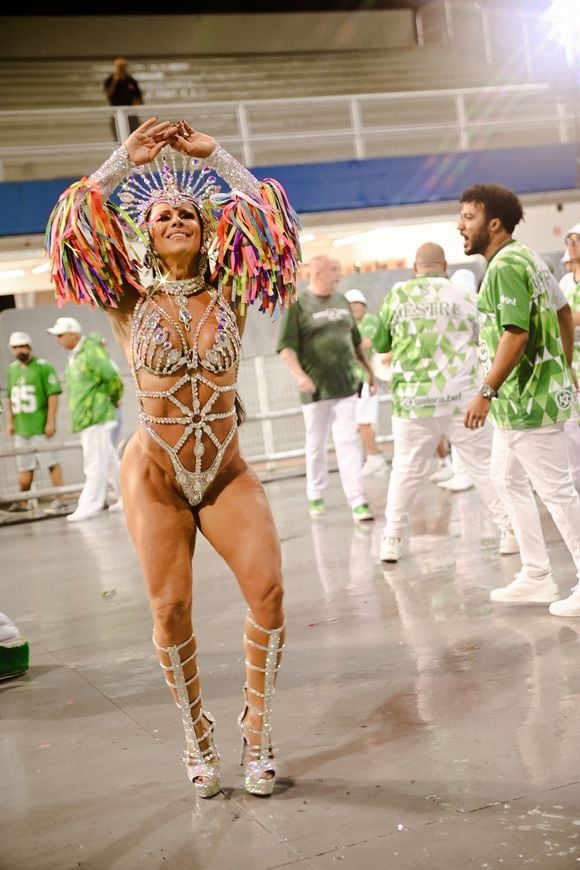 Viviane Araújo usou fitas do Senhor do Bomfim como adereços