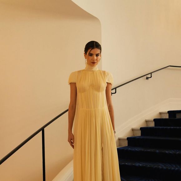 Clássicos e eficientes. Vestidos fluidos e looks mais amplos ajudam a criar uma silhueta harmônica, sem marcar a barriga
