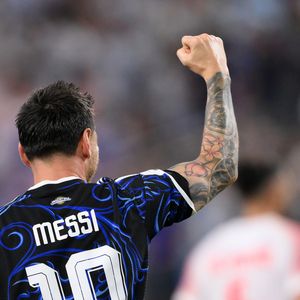 Lionel Messi começou no banco pela primeira vez em uma Copa desde 2006, marcou mais um gol e teve uma decisão elogiada por Lionel Scaloni após a vitória da Argentina sobre a Jordânia