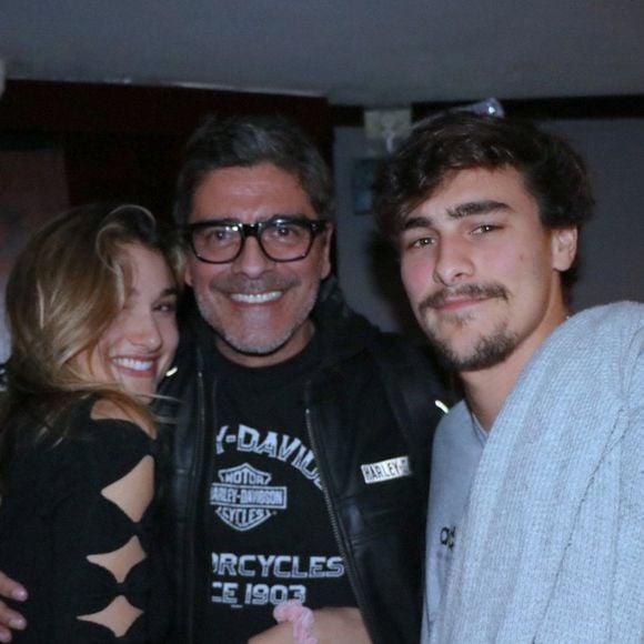 Poucos lembram, Sasha Meneghel chegou a namorar o ator Bruno Montaleone