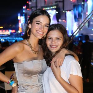 Jeans e t-shirt branca foram as apostas de Luana Maia no Rock in Rio