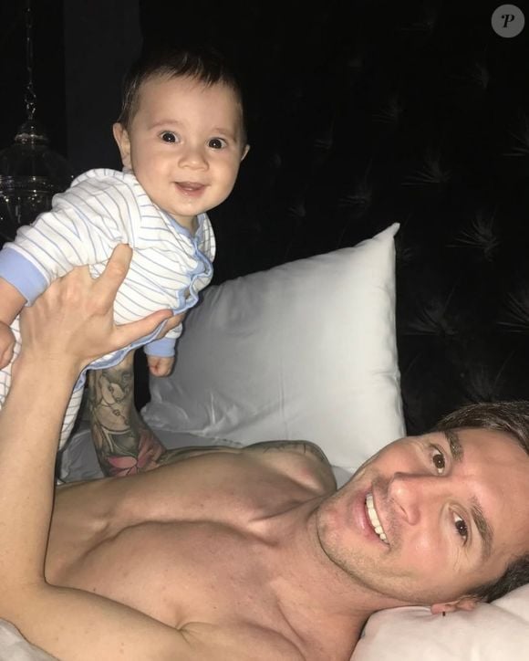 Enquanto segue acumulando recordes no futebol, Lionel Messi recebeu uma homenagem que destacou seu papel de marido e pai dedicado