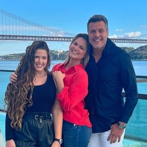 Susana Werner e Julio Cesar voltam ao Brasil por conta da saúde frágil da mãe do ex-goleiro: idosa se locomove em cadeira de rodas