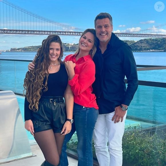 Susana Werner e Julio Cesar voltam ao Brasil por conta da saúde frágil da mãe do ex-goleiro: idosa se locomove em cadeira de rodas