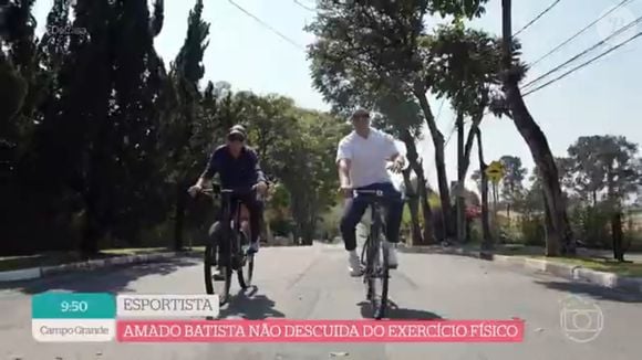 Amado Batista na adolescência trabalhava entregando remédios em farmácias usando bicicletas, rodando por toda Goiânia